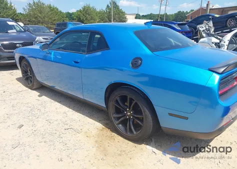 2018 Dodge Challenger Sxt Plus z USA, uszkodzony, nr VIN 2C3CDZAG7JH333962